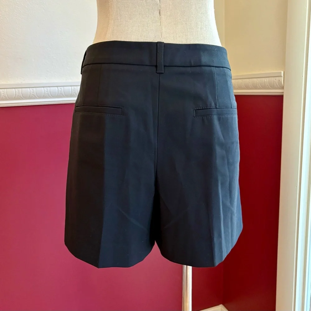 White House Black Market tailors black shorts‎ new with tags